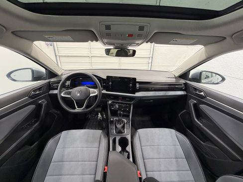 New 2026 Volkswagen Jetta SE FWD image 30