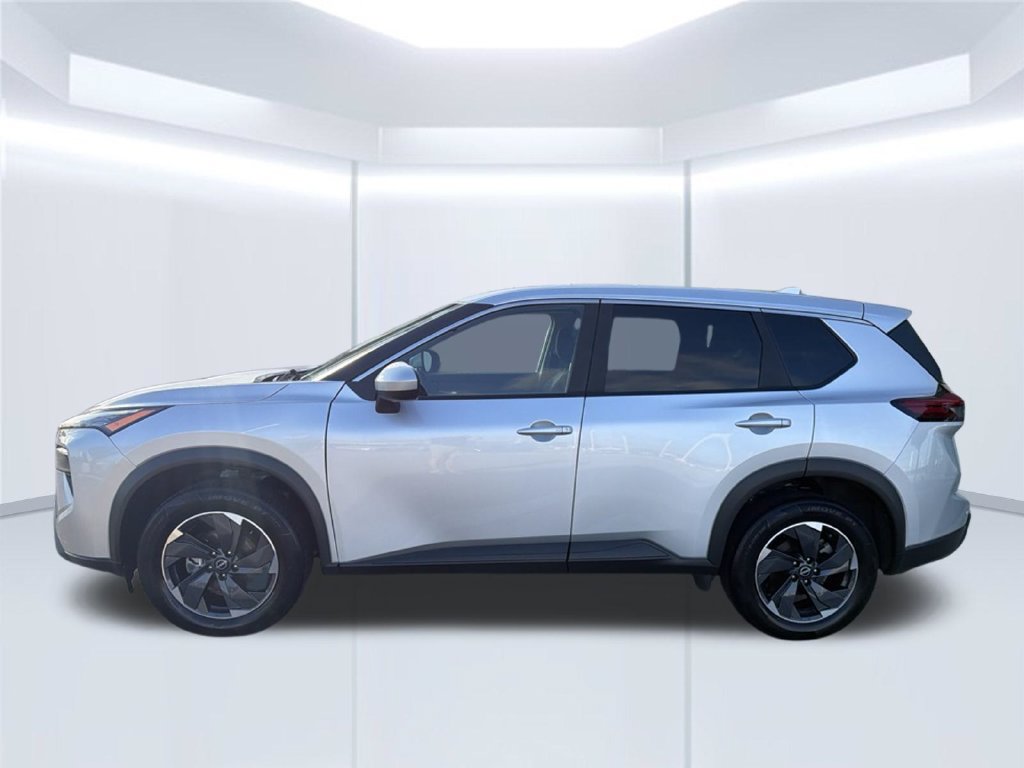 Used 2025 Nissan Rogue SV FWD image 3