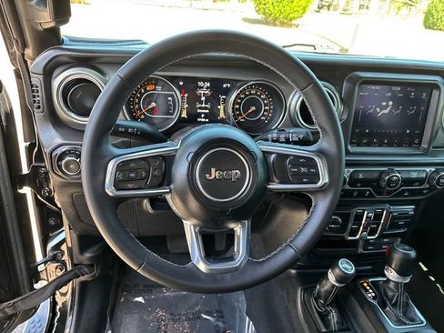 Used 2023 Jeep Wrangler Unlimited Sahara AWD/4WD image 15