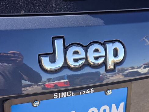 Used 2021 Jeep Grand Cherokee Limited image 11