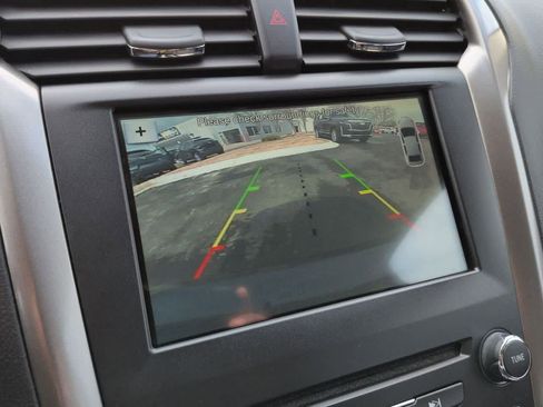 Used 2018 Ford Fusion SE w/ Fusion SE Technology Package image 28