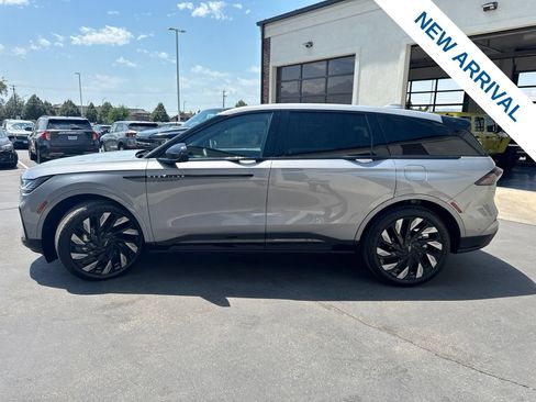 Used 2024 Lincoln Nautilus Reserve w/ Equipment Group 202A AWD/4WD image 4