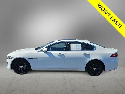 Used 2022 Jaguar XF SE RWD image 5