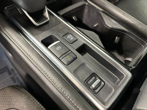 Used 2024 Nissan Pathfinder SL w/ SL Premium Package FWD image 30