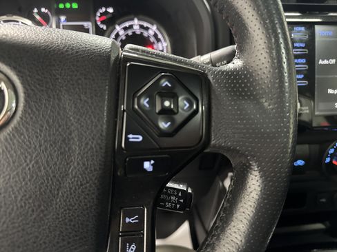 Used 2022 Toyota 4Runner TRD Off-Road Premium AWD/4WD image 20