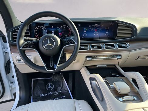 Certified 2025 Mercedes-Benz GLS 450 4MATIC image 10