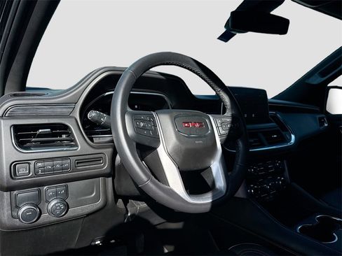 Used 2022 GMC Yukon XL SLT image 10