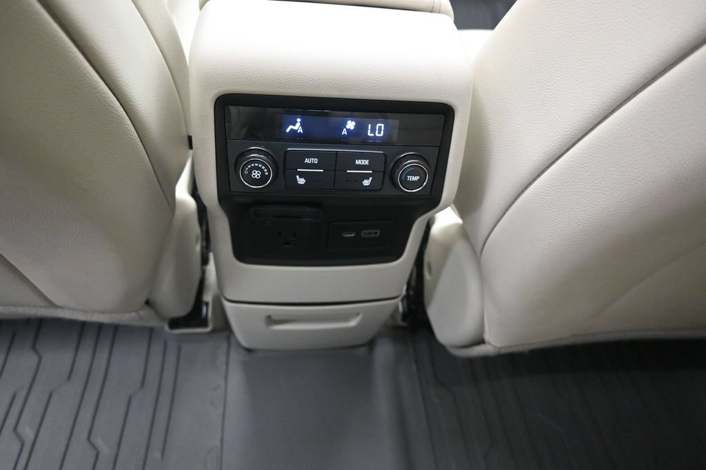 Used 2021 GMC Acadia Denali w/ Denali Technology Package FWD image 18