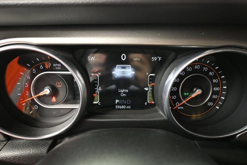 Used 2018 Jeep Wrangler Unlimited Sahara w/ Dual Top Group AWD/4WD image 22