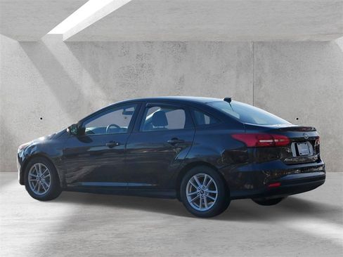 Used 2015 Ford Focus SE image 4