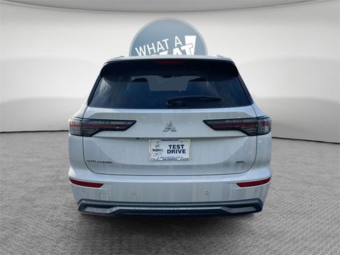 New 2026 Mitsubishi Outlander SEL image 6