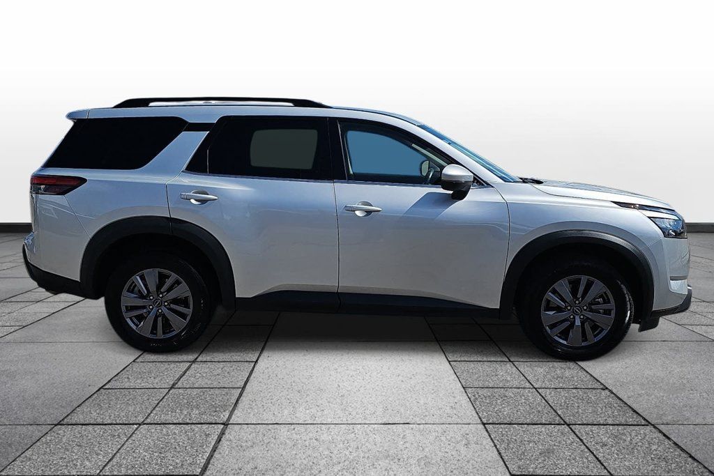 Used 2025 Nissan Pathfinder SV AWD/4WD image 4