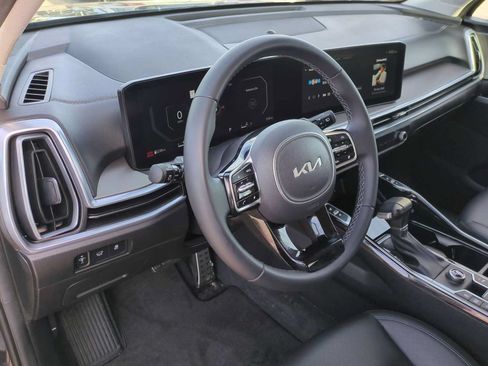 Used 2025 Kia Sorento SX FWD image 10