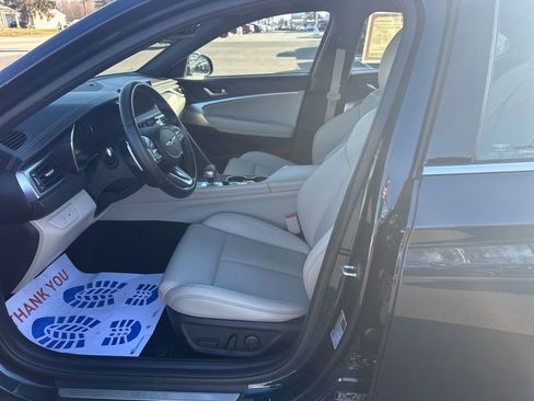 Used 2023 Genesis G70 2.0T image 9