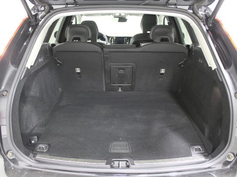 Used 2022 Volvo XC60 B5 Momentum image 20