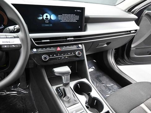 Used 2025 Hyundai Sonata SE FWD image 18