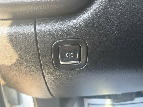 Used 2023 GMC Sierra 2500 Pro w/ Convenience Package AWD/4WD image 15