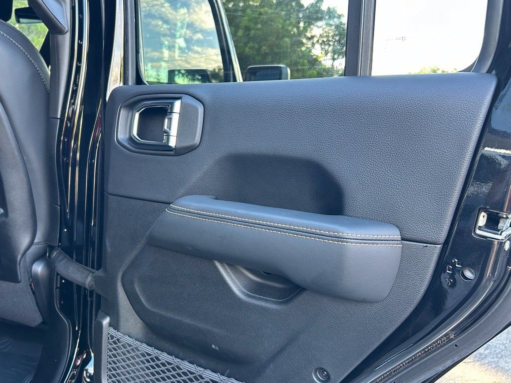 Used 2025 Jeep Wrangler Unlimited Rubicon 392 AWD/4WD image 38