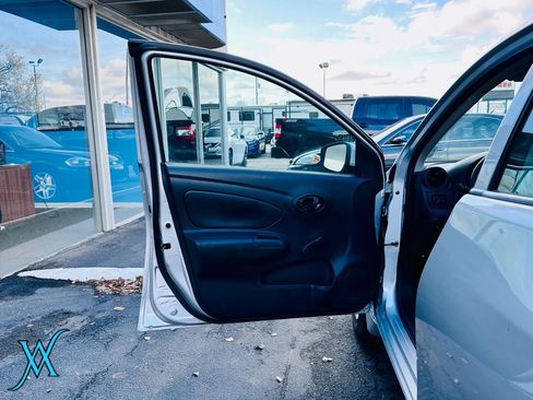 Used 2019 Nissan Versa S Plus FWD image 11