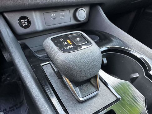 Used 2025 Nissan Rogue S image 21