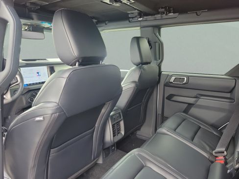 New 2026 Ford Bronco Outer Banks w/ Black Appearance Package AWD/4WD image 12