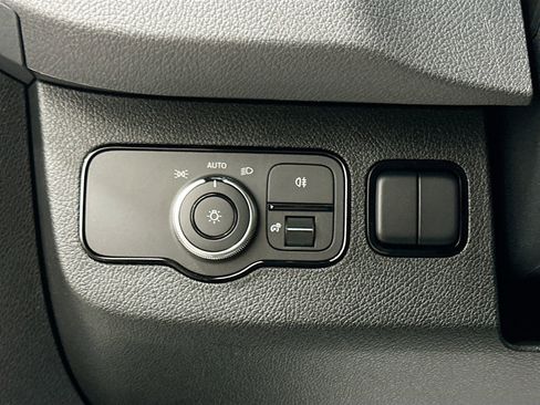 Used 2025 Mercedes-Benz Sprinter 2500 image 11