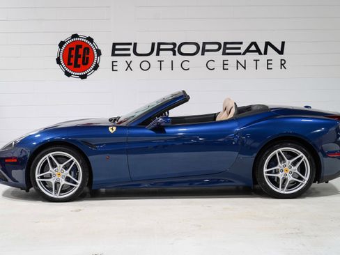 Used 2016 Ferrari California T RWD image 7
