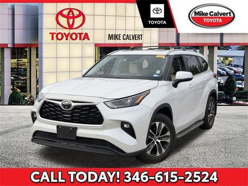 Certified 2023 Toyota Highlander XLE image 1