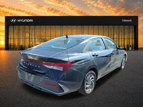 Used 2024 Hyundai Elantra SEL FWD image 5
