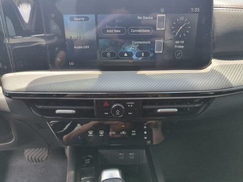 Certified 2025 Nissan Kicks SR AWD/4WD image 37