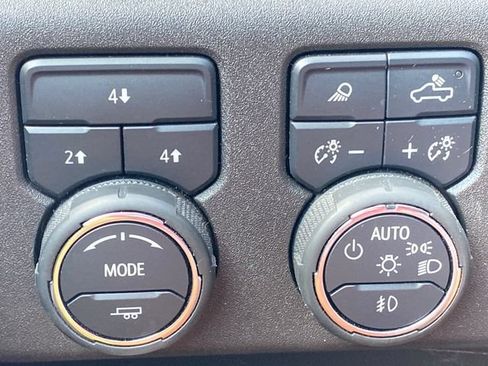 Used 2025 Chevrolet Silverado 2500 LT w/ Trail Boss Package AWD/4WD image 37