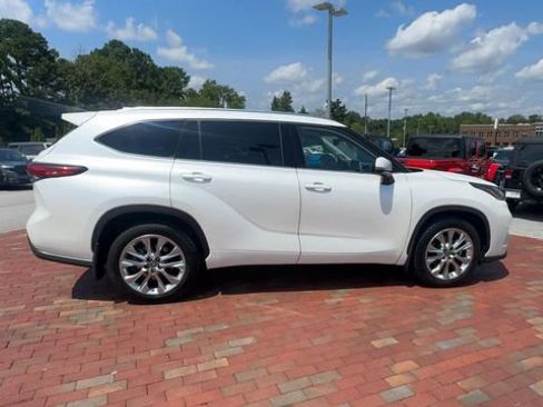 Used 2021 Toyota Highlander Limited AWD/4WD image 3