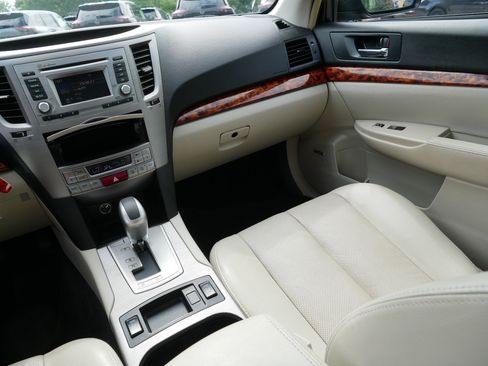 Used 2012 Subaru Outback 2.5i Limited w/ Moonroof Pkg AWD/4WD image 11