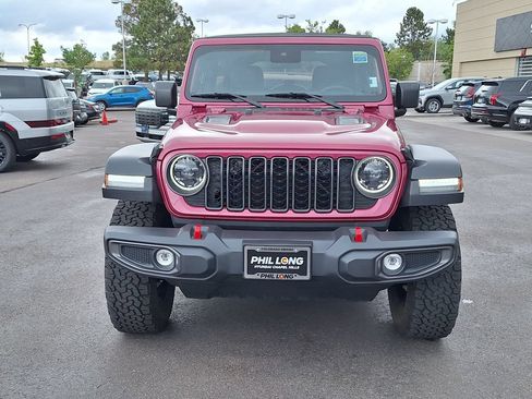 Used 2024 Jeep Wrangler Unlimited Rubicon w/ Convenience Group AWD/4WD image 8