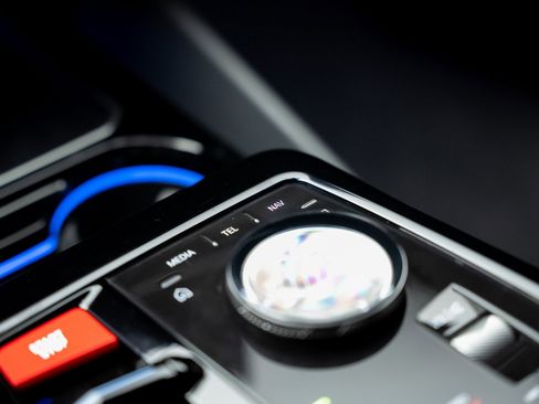 Used 2025 BMW M5 w/ Carbon Package image 56