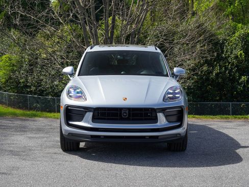 Certified 2026 Porsche Macan image 10