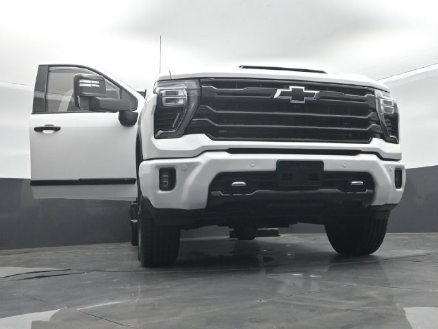 Used 2024 Chevrolet Silverado 3500 High Country w/ High Country Premium Package AWD/4WD image 71
