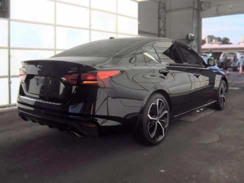 Used 2023 Nissan Altima 2.5 SR FWD image 8