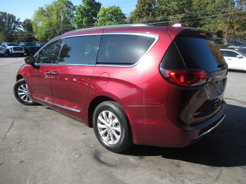Used 2017 Chrysler Pacifica Touring-L image 14