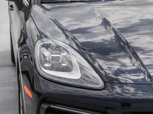 Used 2021 Porsche Cayenne AWD/4WD image 11