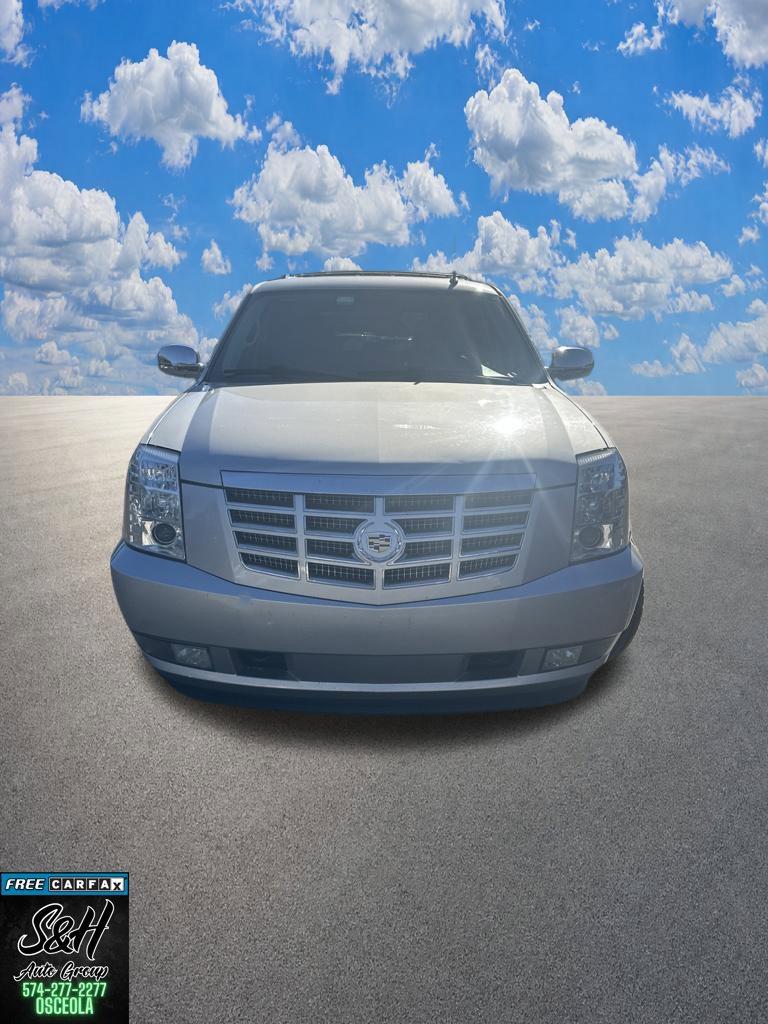 Used 2011 Cadillac Escalade AWD w/ Touring Package image 10