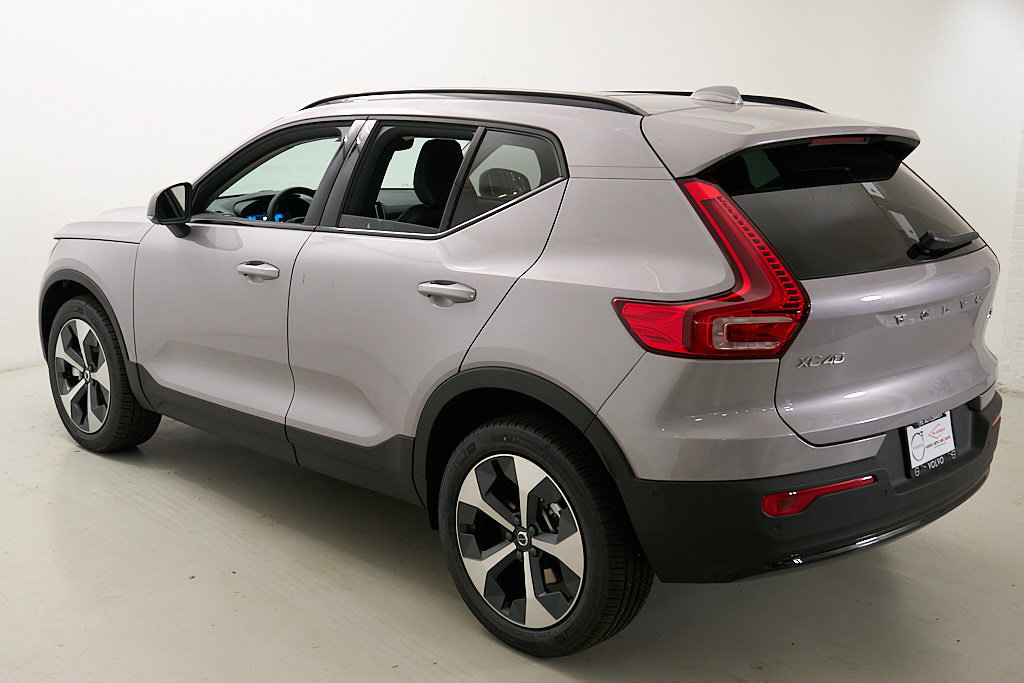 New 2026 Volvo XC40 B5 Plus w/ Climate Package AWD/4WD image 7