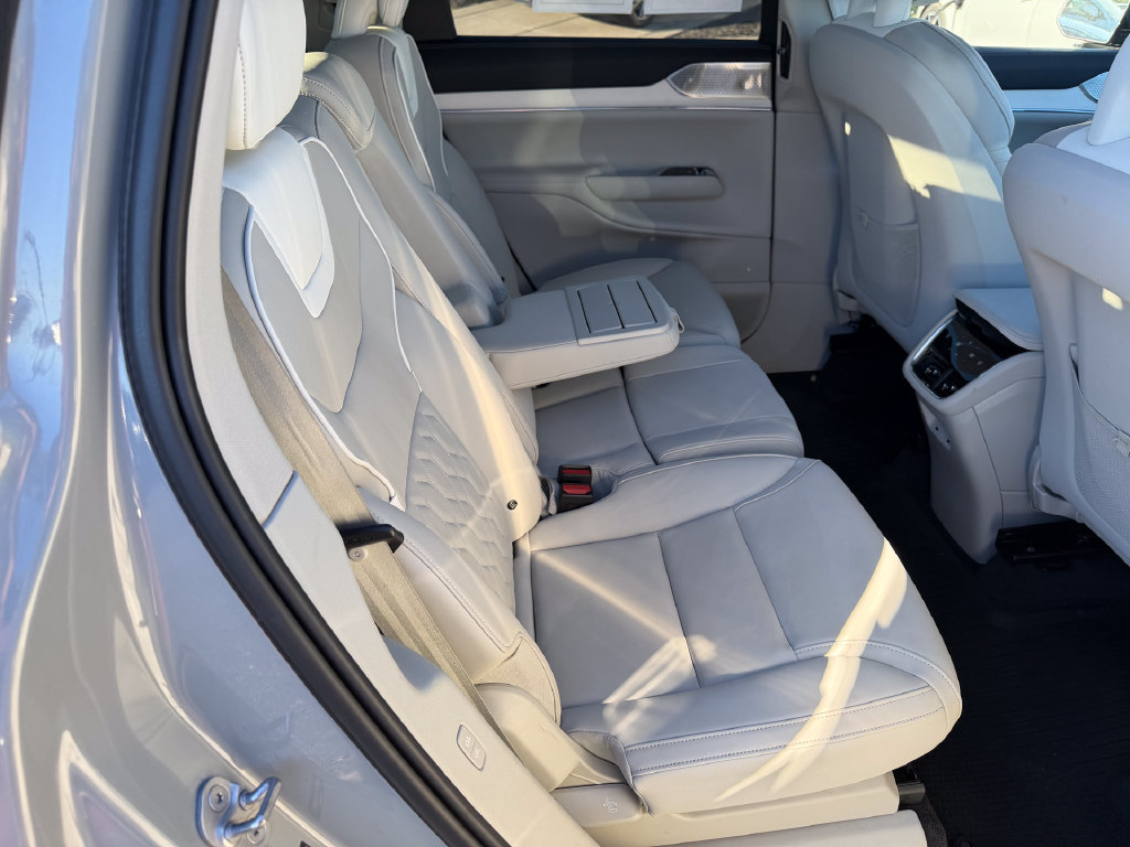Certified 2025 Volvo EX90 Ultra AWD/4WD image 18