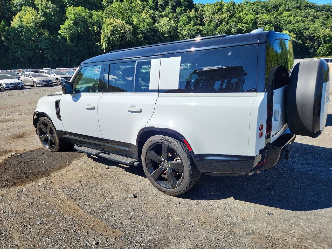 Used 2025 Land Rover Defender 130 X-Dynamic SE AWD/4WD image 4