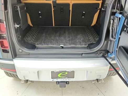 Used 2024 Land Rover Defender 110 SE image 14