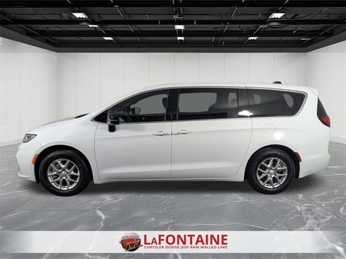 Certified 2026 Chrysler Pacifica Select image 2