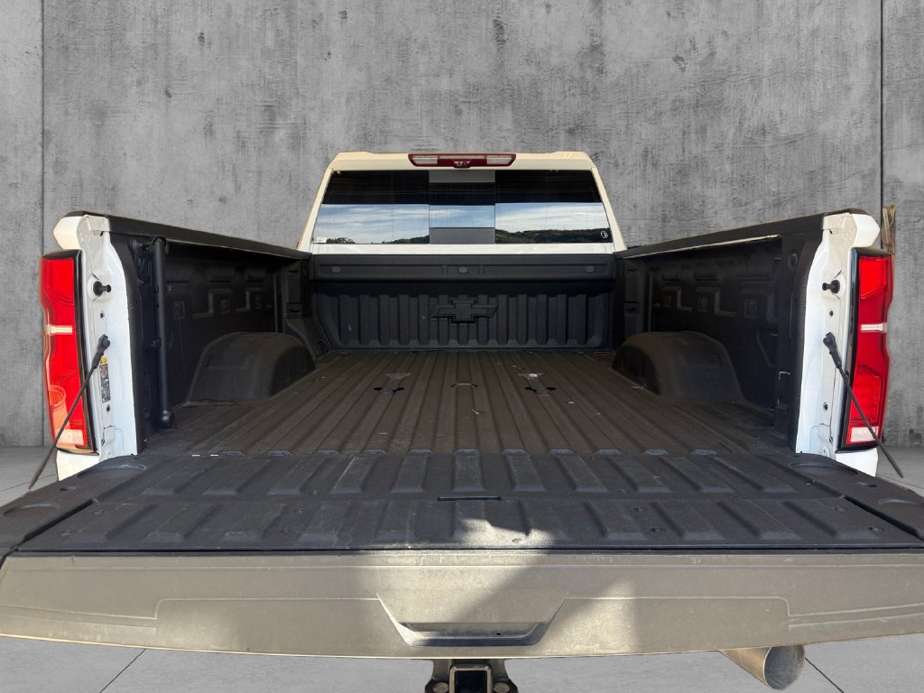 Used 2025 Chevrolet Silverado 2500 ZR2 w/ Technology Package AWD/4WD image 23