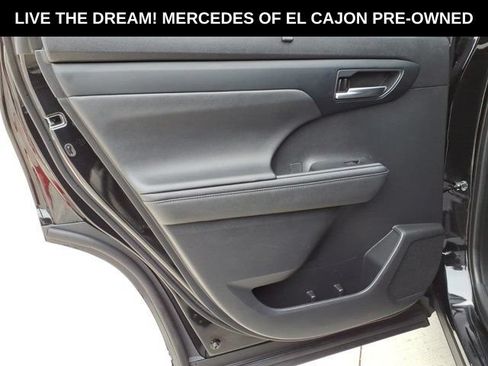 Used 2023 Toyota Highlander XLE FWD image 16