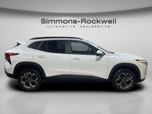 Used 2024 Chevrolet Trax LT FWD image 6