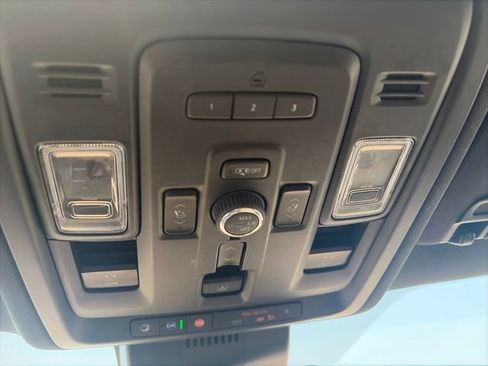 Used 2023 Chevrolet Tahoe Premier AWD/4WD image 27